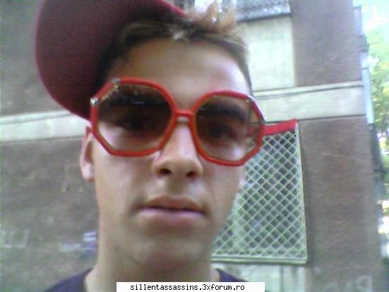 am o noua poza ;;) nu radeti k rad si yo =)) album foto
